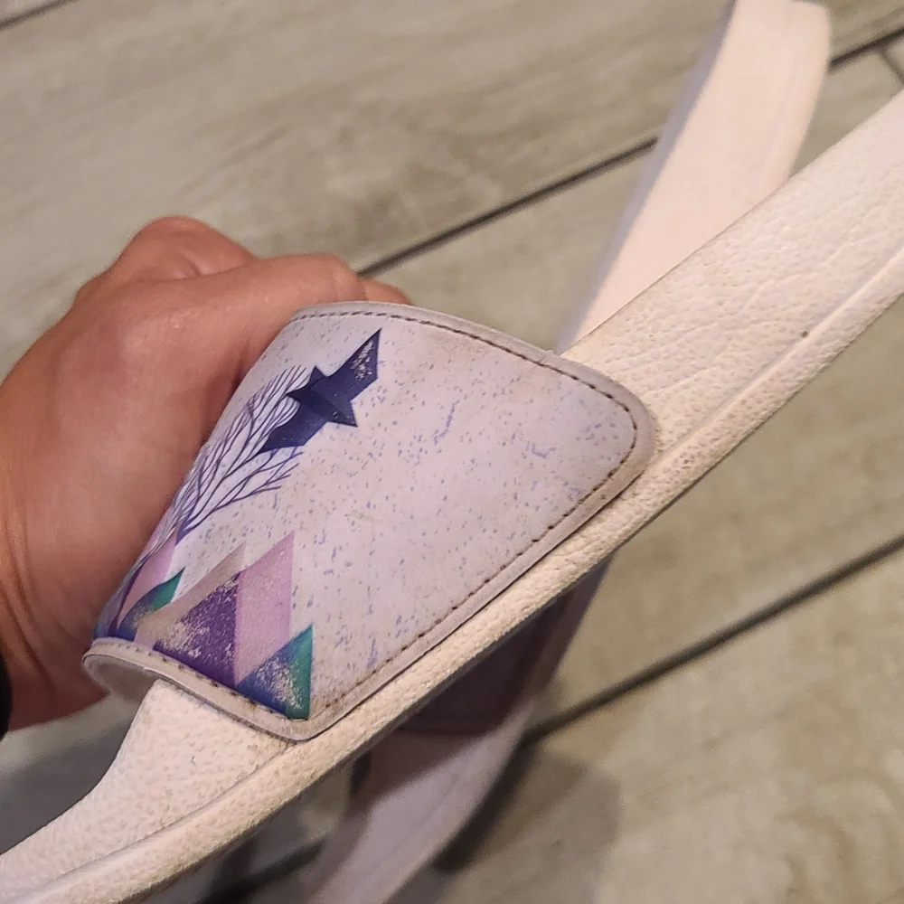 🍁 Frozen Disney Adidas slip ons🌷